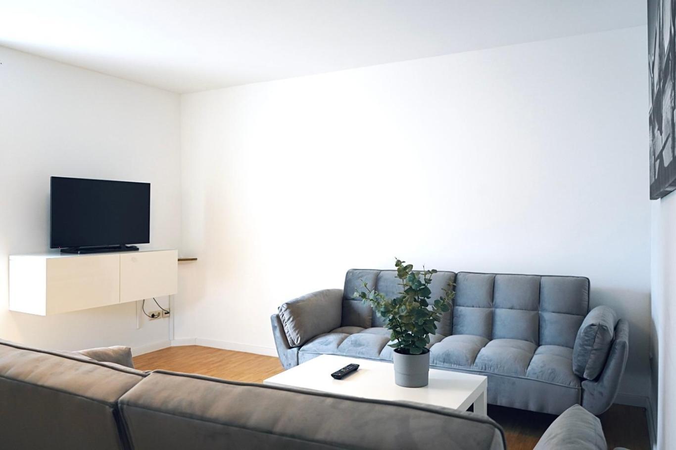 Stilvolles Apartment In Stadtnaehe-Parkplatz- 4 Personen- Balkon Wolfsburg Eksteriør bilde