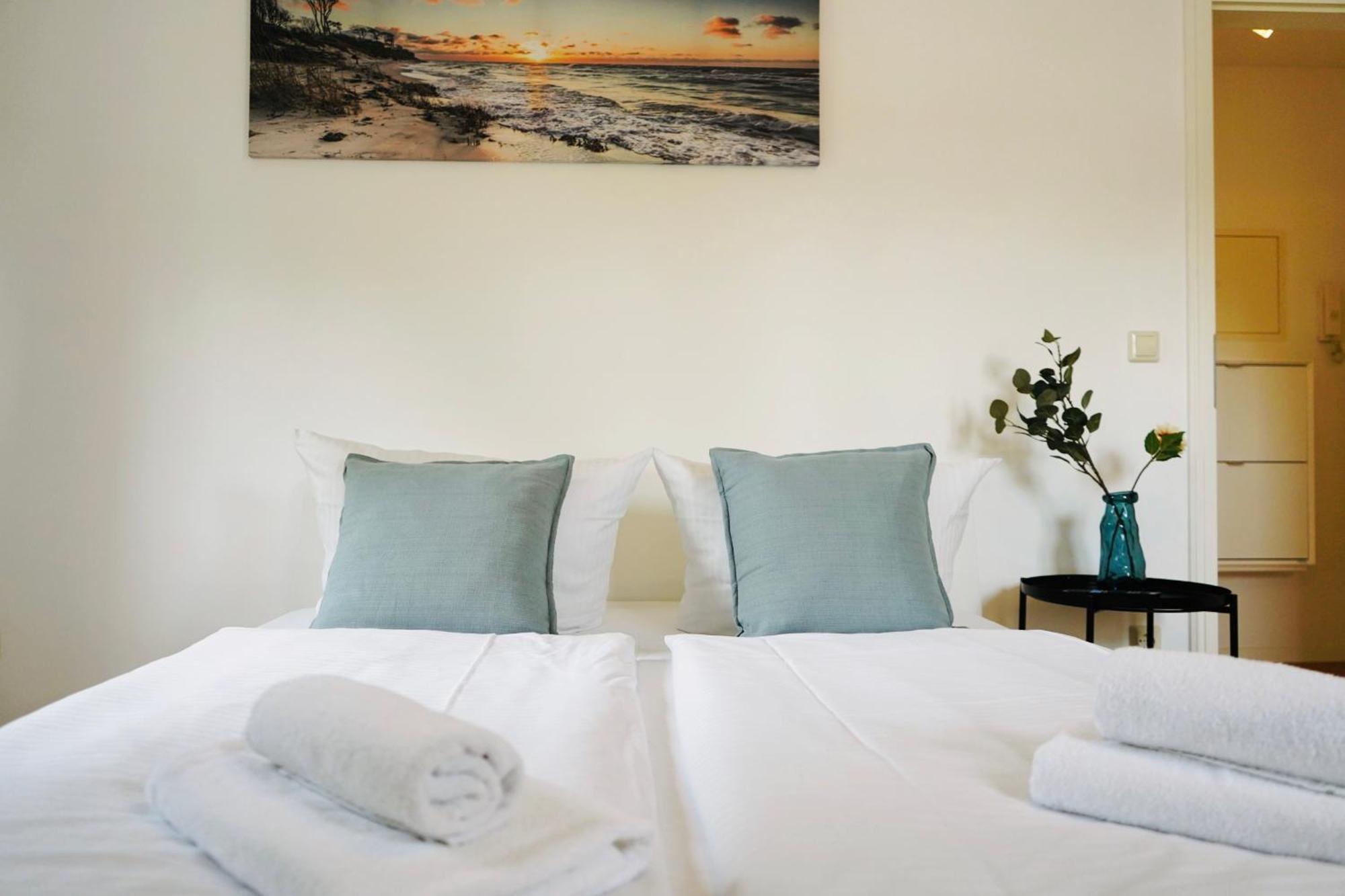 Stilvolles Apartment In Stadtnaehe-Parkplatz- 4 Personen- Balkon Wolfsburg Eksteriør bilde