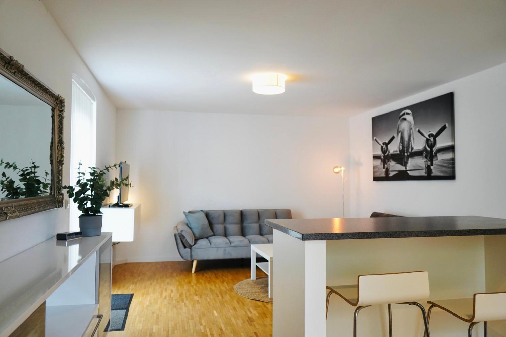 Stilvolles Apartment In Stadtnaehe-Parkplatz- 4 Personen- Balkon Wolfsburg Eksteriør bilde