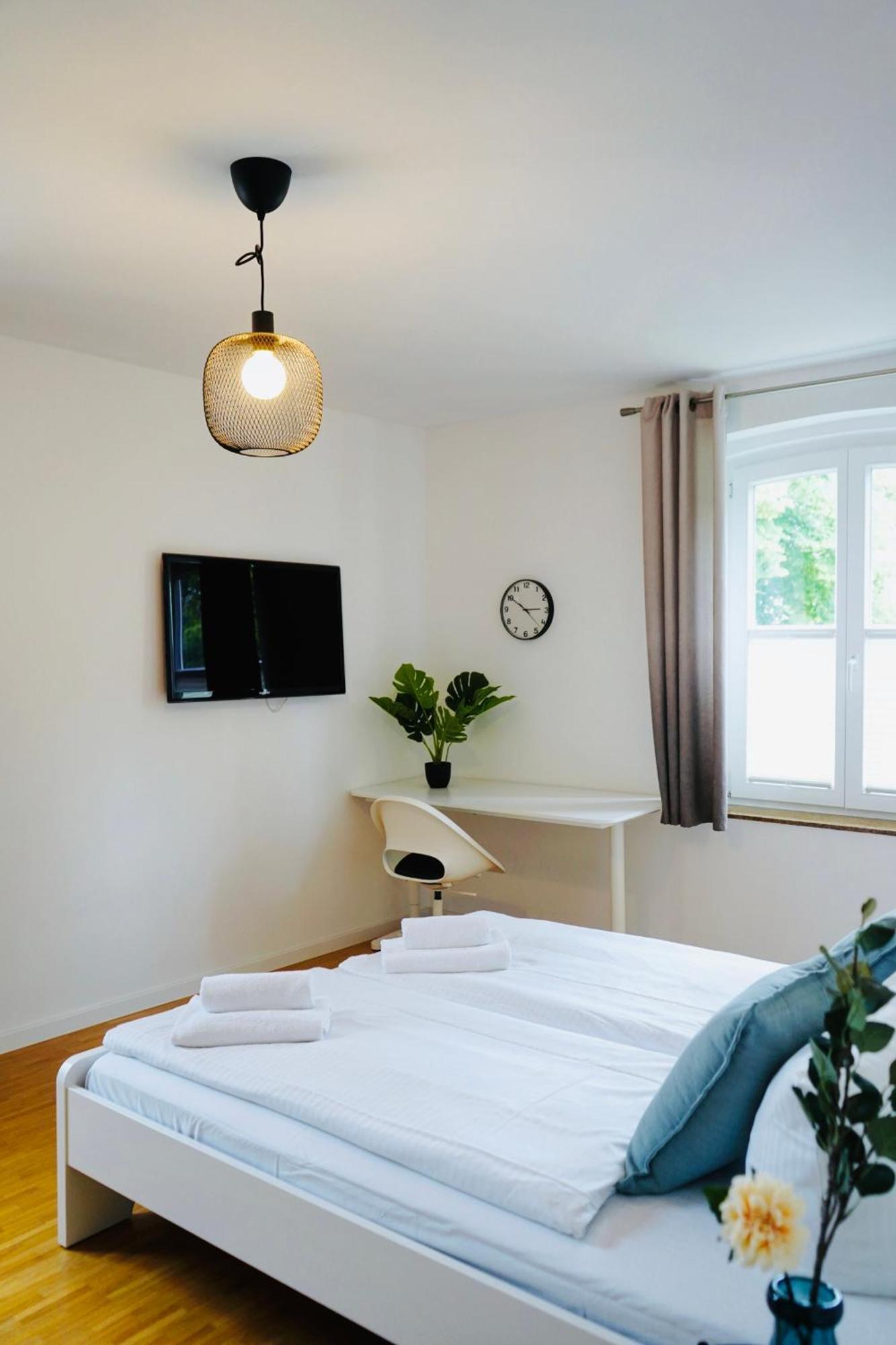 Stilvolles Apartment In Stadtnaehe-Parkplatz- 4 Personen- Balkon Wolfsburg Eksteriør bilde