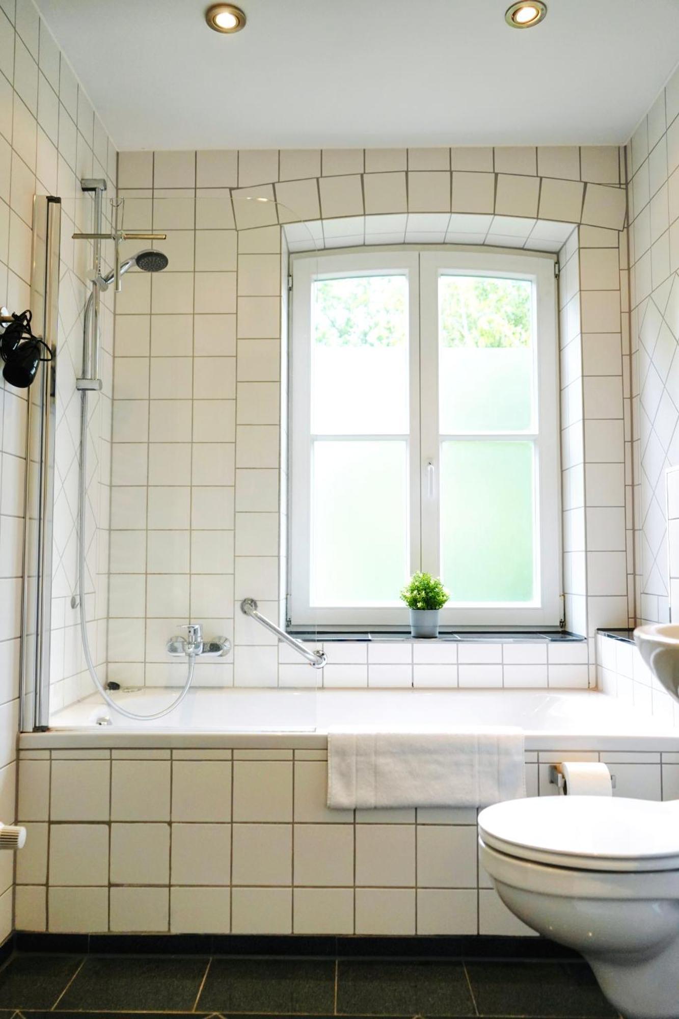 Stilvolles Apartment In Stadtnaehe-Parkplatz- 4 Personen- Balkon Wolfsburg Eksteriør bilde